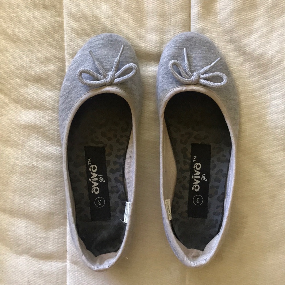 Girls gray flats